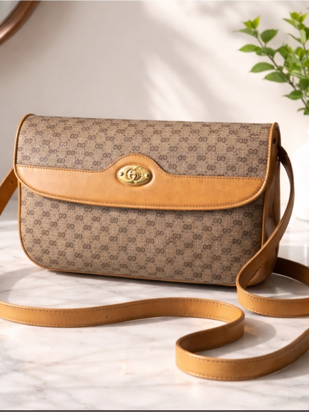 Authentic Gucci Leather Crossbody/Shoulder Bag.